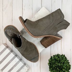 {Vince Camuto} Karinta Block Heel Open Toe Bootie